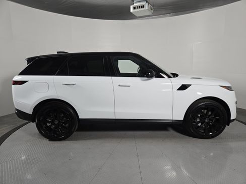 New 2025 Land Rover Range Rover Sport SE image 4