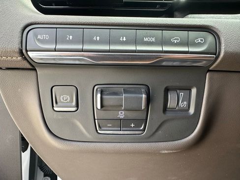 Used 2022 Cadillac Escalade Premium Luxury w/ Performance Package AWD/4WD image 27