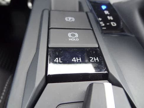 Used 2025 Toyota Tacoma TRD Sport AWD/4WD image 31