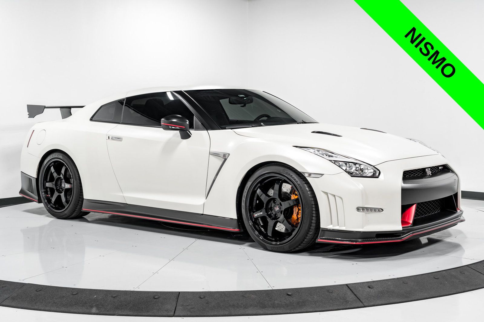 Used 2016 Nissan GT-R NISMO AWD/4WD image 36