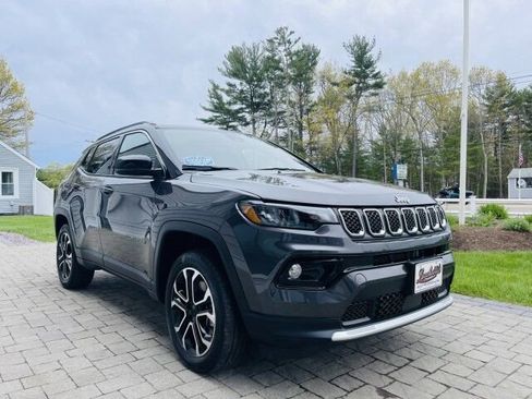 Used 2023 Jeep Compass Limited w/ Sun and Sound Group AWD/4WD image 4