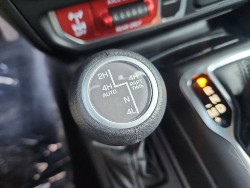 Used 2025 Jeep Wrangler Willys image 32