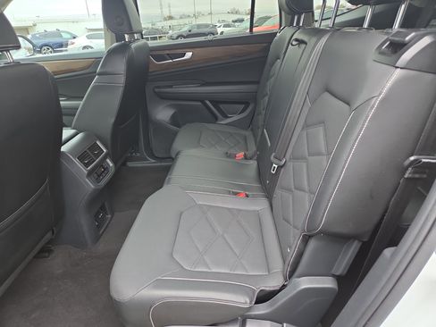 Used 2024 Volkswagen Atlas SE image 7