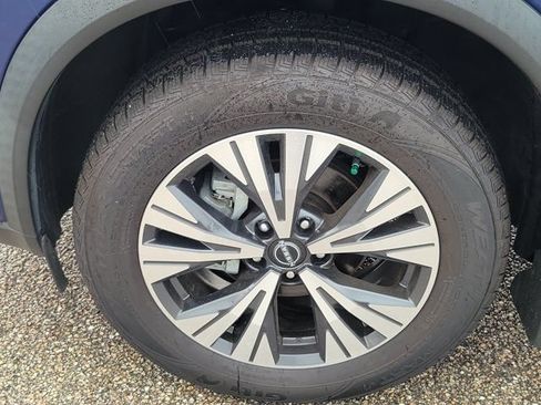 Certified 2023 Nissan Rogue SV FWD image 8