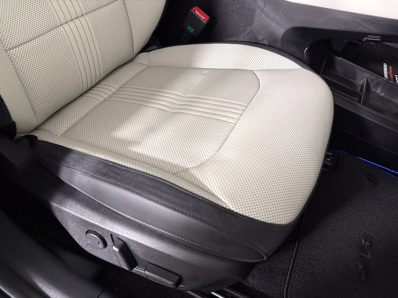 Used 2024 Kia EV6 GT-Line w/ GT-Line White Seat Package RWD image 29