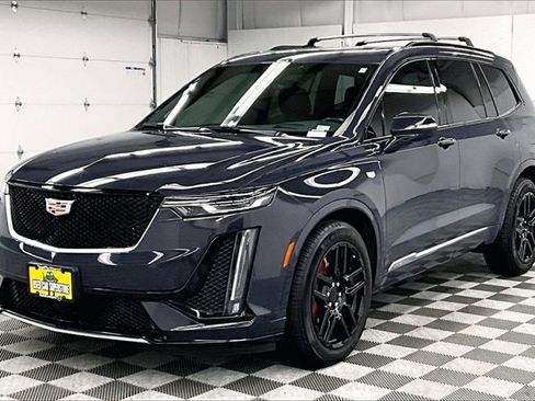 Used 2024 Cadillac XT6 Sport w/ Technology Package image 11