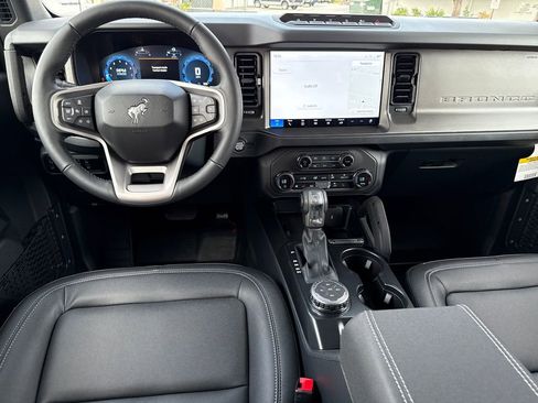 New 2025 Ford Bronco Badlands image 5