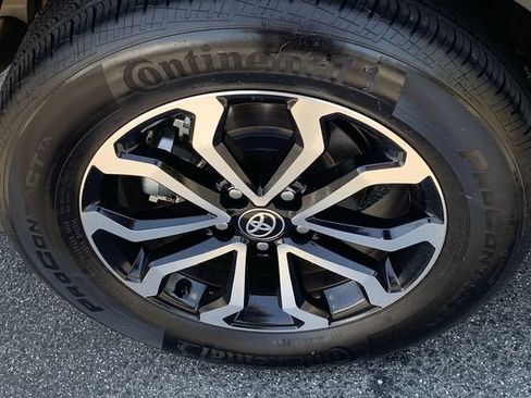 Used 2024 Toyota Corolla Cross AWD Hybrid image 33