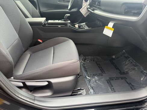 New 2027 Toyota Prius LE FWD image 17