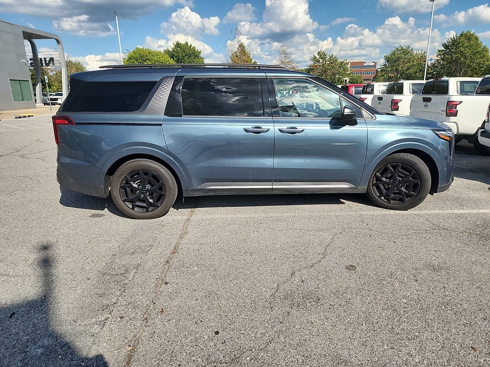 Used 2025 Kia Carnival SX FWD image 4