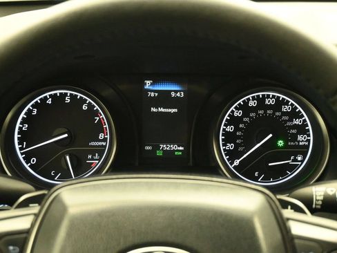 Used 2023 Toyota Camry SE FWD image 8