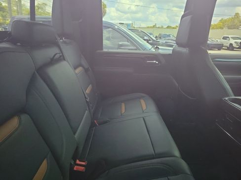 Used 2024 GMC Sierra 2500 AT4 w/ AT4 Premium Plus Package AWD/4WD image 10