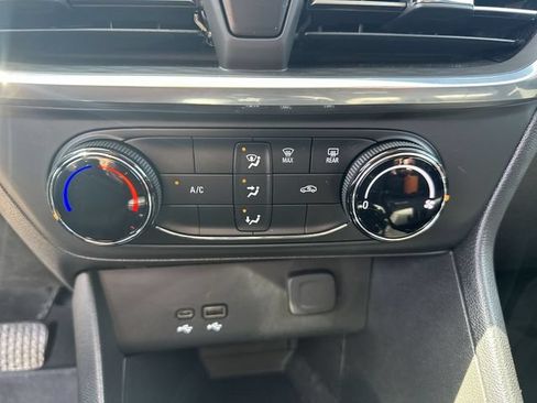 Used 2024 Buick Encore GX Preferred AWD/4WD image 38