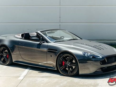 Used 2009 Aston Martin V8 Vantage Roadster RWD image 40