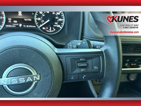 Used 2024 Nissan Rogue S FWD image 15