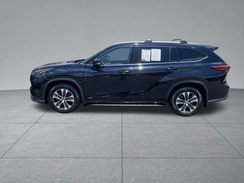 Used 2022 Toyota Highlander XLE AWD/4WD image 4