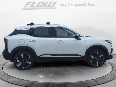 New 2026 Nissan Kicks SR w/ Cold Weather Package FWD image 8