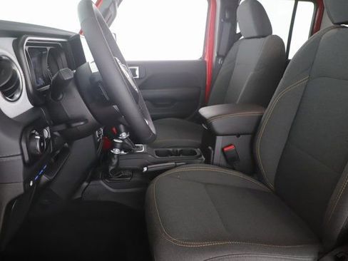 Used 2025 Jeep Wrangler Unlimited Sahara image 16