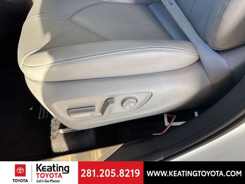 Used 2025 Toyota Highlander Limited image 14