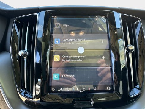 Certified 2025 Volvo XC60 B5 Core w/ Climate Package PRO image 22