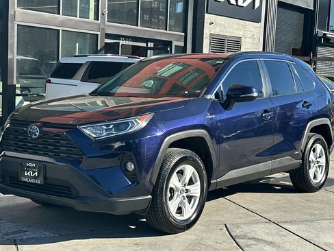 Used 2020 Toyota RAV4 XLE w/ Convenience Package image 8