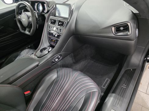 Used 2021 Aston Martin DB11 Coupe image 22