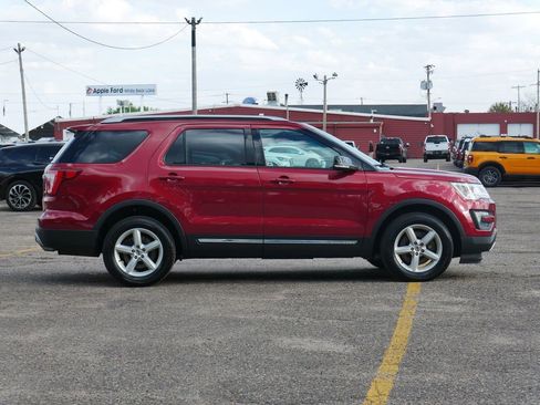 Used 2016 Ford Explorer XLT w/ Equipment Group 202A AWD/4WD image 2
