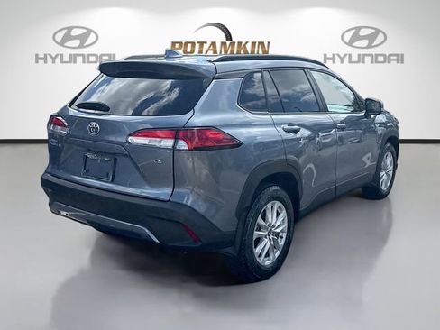 Used 2024 Toyota Corolla Cross LE FWD image 5