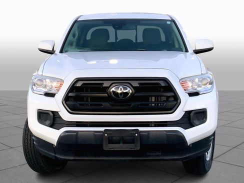 Used 2018 Toyota Tacoma SR image 3