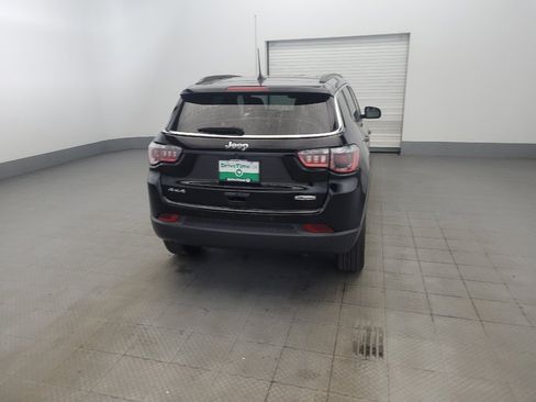 Used 2017 Jeep Compass Latitude w/ Popular Equipment Group AWD/4WD image 7