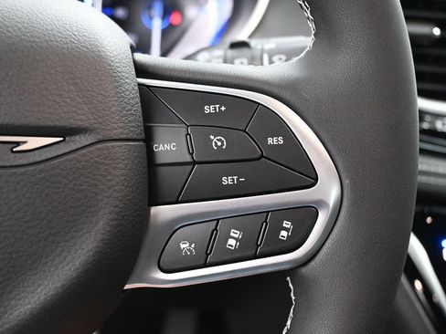 New 2027 Chrysler Pacifica Select FWD image 28