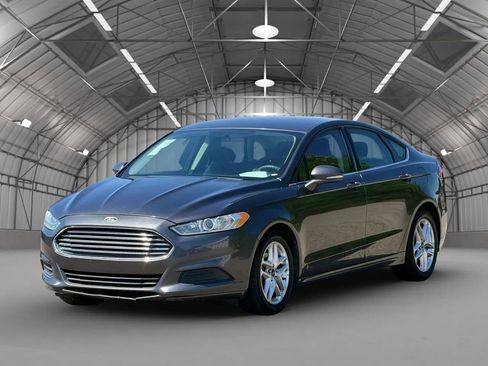 Used 2016 Ford Fusion SE FWD image 6