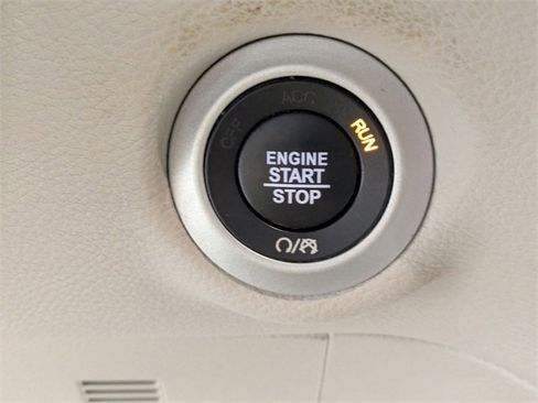 Certified 2021 Chrysler Pacifica Touring-L image 25