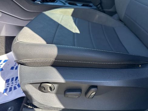 Used 2024 Volkswagen Taos SE image 12