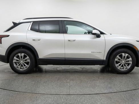 Used 2025 Chevrolet Equinox LT image 11