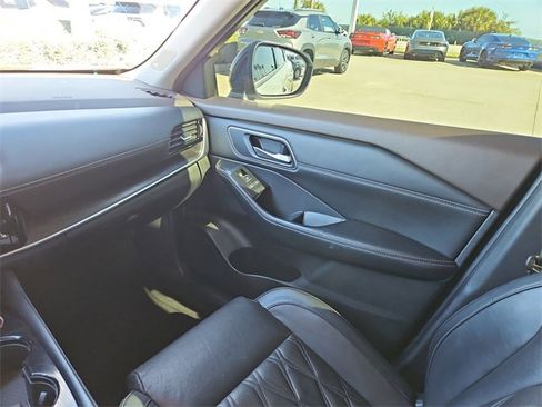 Used 2021 Nissan Rogue Platinum image 11