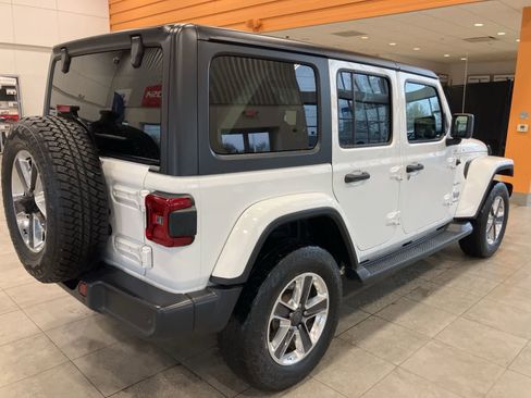 Used 2019 Jeep Wrangler Unlimited Sahara AWD/4WD image 5