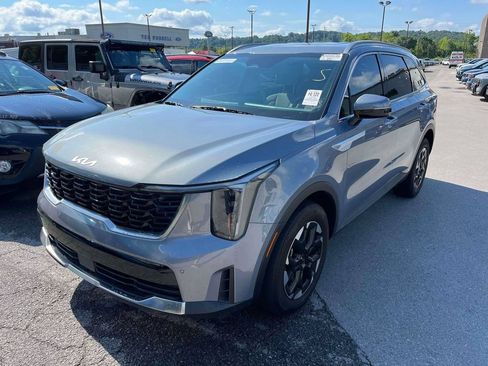 Used 2025 Kia Sorento S FWD image 4