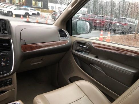 Used 2011 Chrysler Town & Country Touring-L w/ Entertainment Group #2 image 16