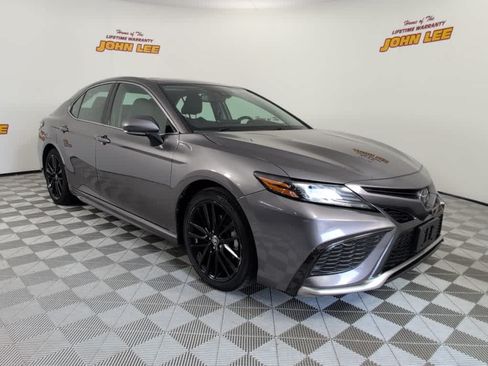 Used 2024 Toyota Camry XSE FWD image 7