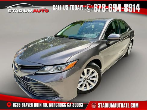 Used 2018 Toyota Camry LE FWD image 1