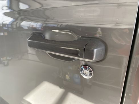 Used 2018 Jeep Wrangler Unlimited Sahara image 8