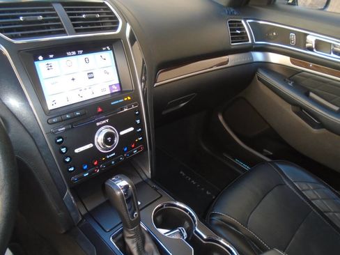 Used 2017 Ford Explorer Platinum image 65