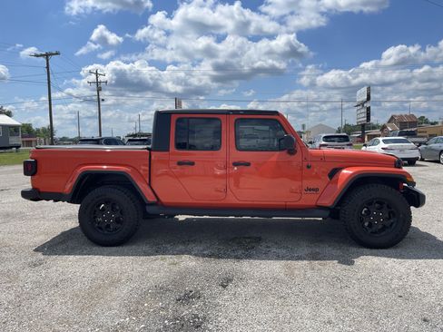 Used 2023 Jeep Gladiator Sport AWD/4WD image 3