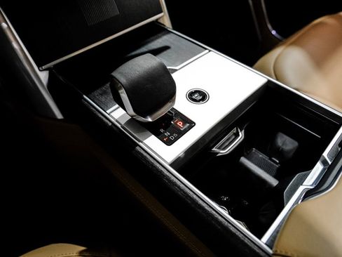 Used 2024 Land Rover Range Rover Long Wheelbase Autobiography AWD/4WD image 20