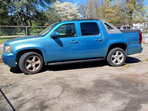 Used 2009 Chevrolet Avalanche LT image 2