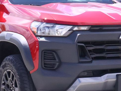 Used 2024 Chevrolet Colorado Trail Boss w/ Technology Package image 7