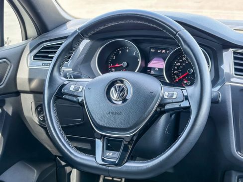 Used 2021 Volkswagen Tiguan SE R-Line image 28