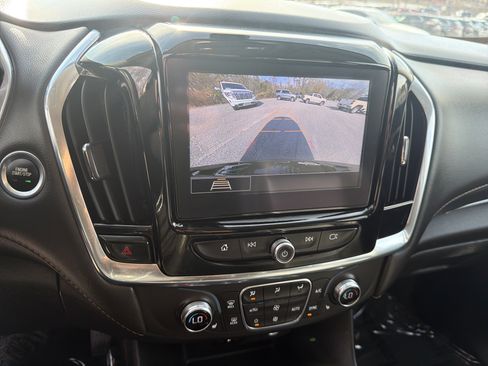 Used 2020 Chevrolet Traverse LT image 8