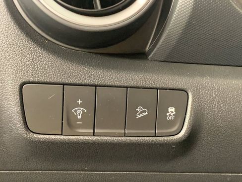 Used 2022 Hyundai Kona Limited FWD image 16